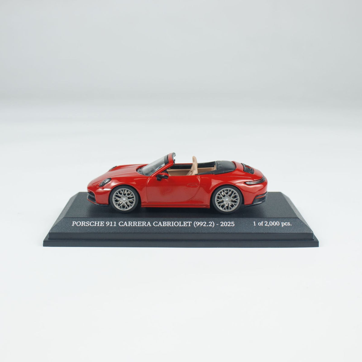 Minichamps 1:64 PORSCHE 911 (992.2) CARRERA CABRIOLET  CLDC 643064033