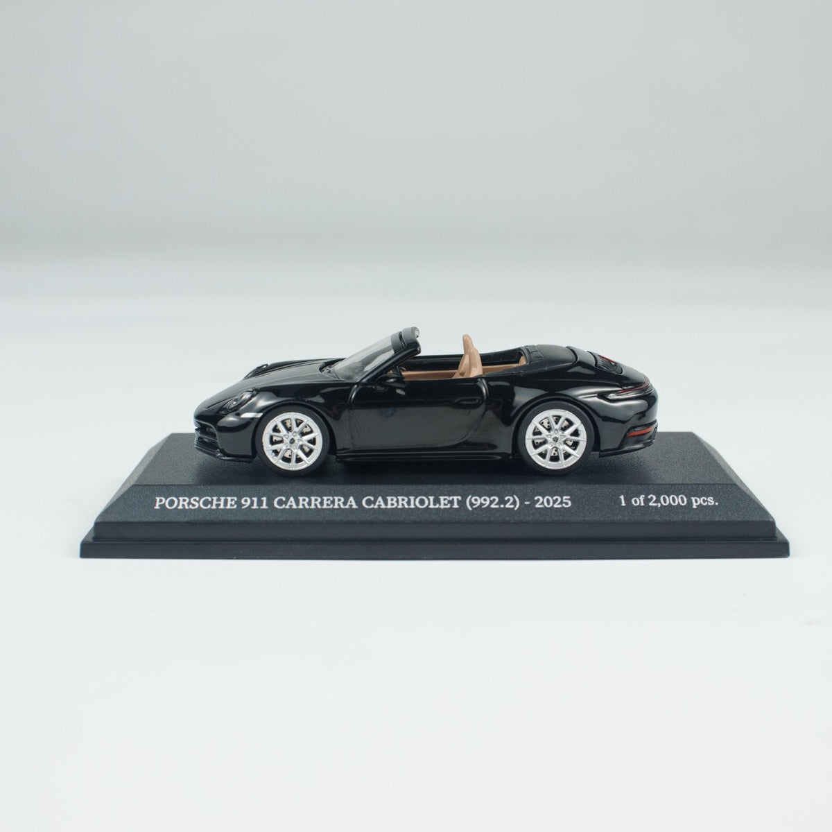 Minichamps 1:64 PORSCHE 911(992.2) CARRERA CABRIOLET  CLDC 643064035