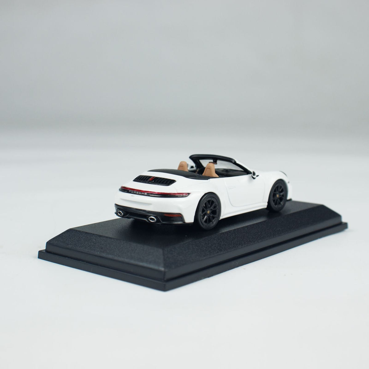Minichamps 1:64 PORSCHE 911 (992.2) CARRERA CABRIOLET CLDC 643064036