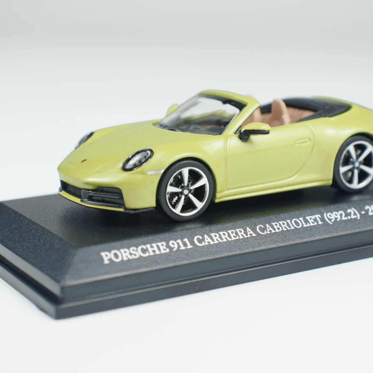 Minichamps 1:64 PORSCHE 911(992.2) CARRERA CABRIOLET YELLOW CLDC 643064034