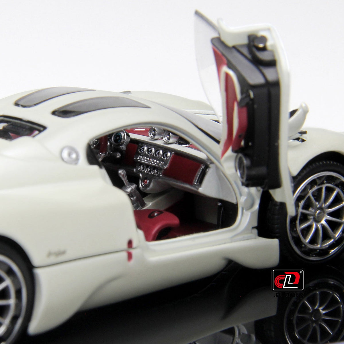 LCD 1:43 Pagani Utopia-White LCD43012-WH