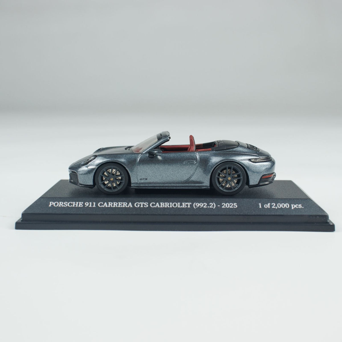 Minichamps 1:64 PORSCHE 911 (992.2) CARRERA GTS CABRIOLET CLDC 643064134