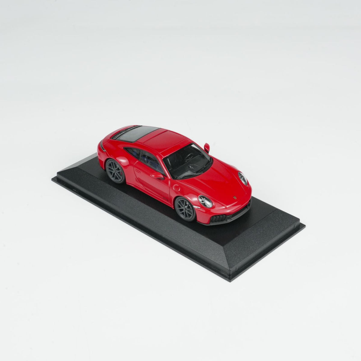MINICHAMPS 1:43 PORSCHE 911 (992.2) CARRERA GTS 2024- RED 410064120