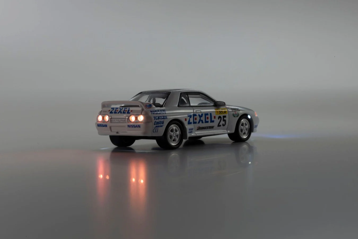 Kyosho 1:64 ZEXEL SKYLINE GT-R (R32) #25 with LED 07012LE