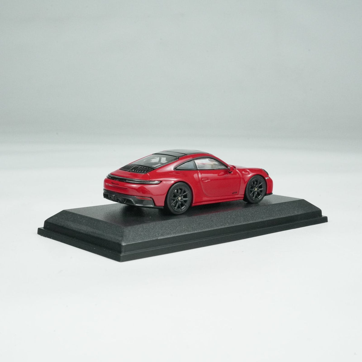 Minichamps 1:64 PORSCHE 911 (992.2) CARRERA GTS -2025- RED CLDC 643064123