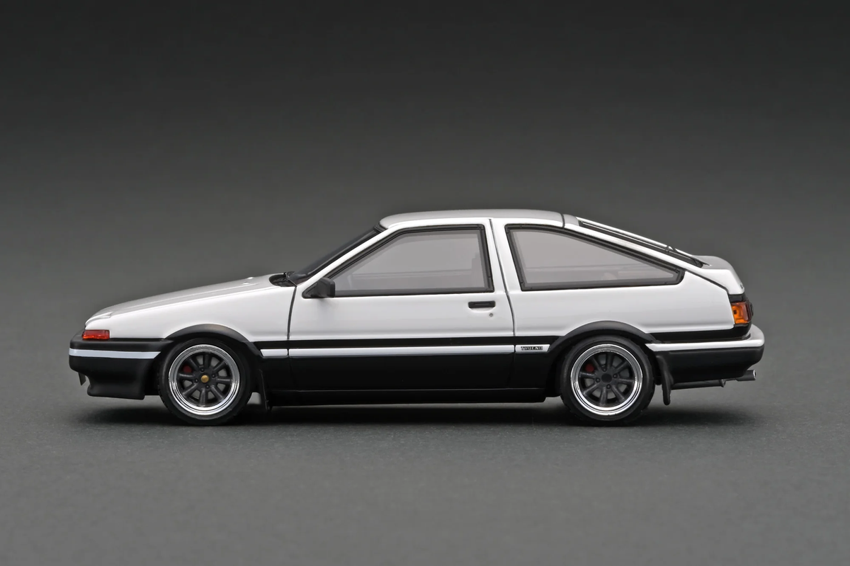 Ignition Model 1:43 Toyota Sprinter Trueno 3Dr GT Apex (AE86) White/Black With Engine IG2941