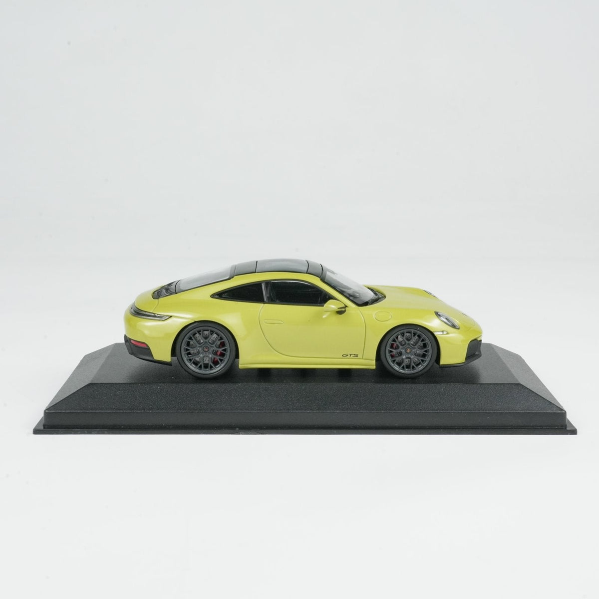 MINICHAMPS 1:43 PORSCHE 911 (992.2) CARRERA GTS 2024-YELLOW METALLIC 410064122