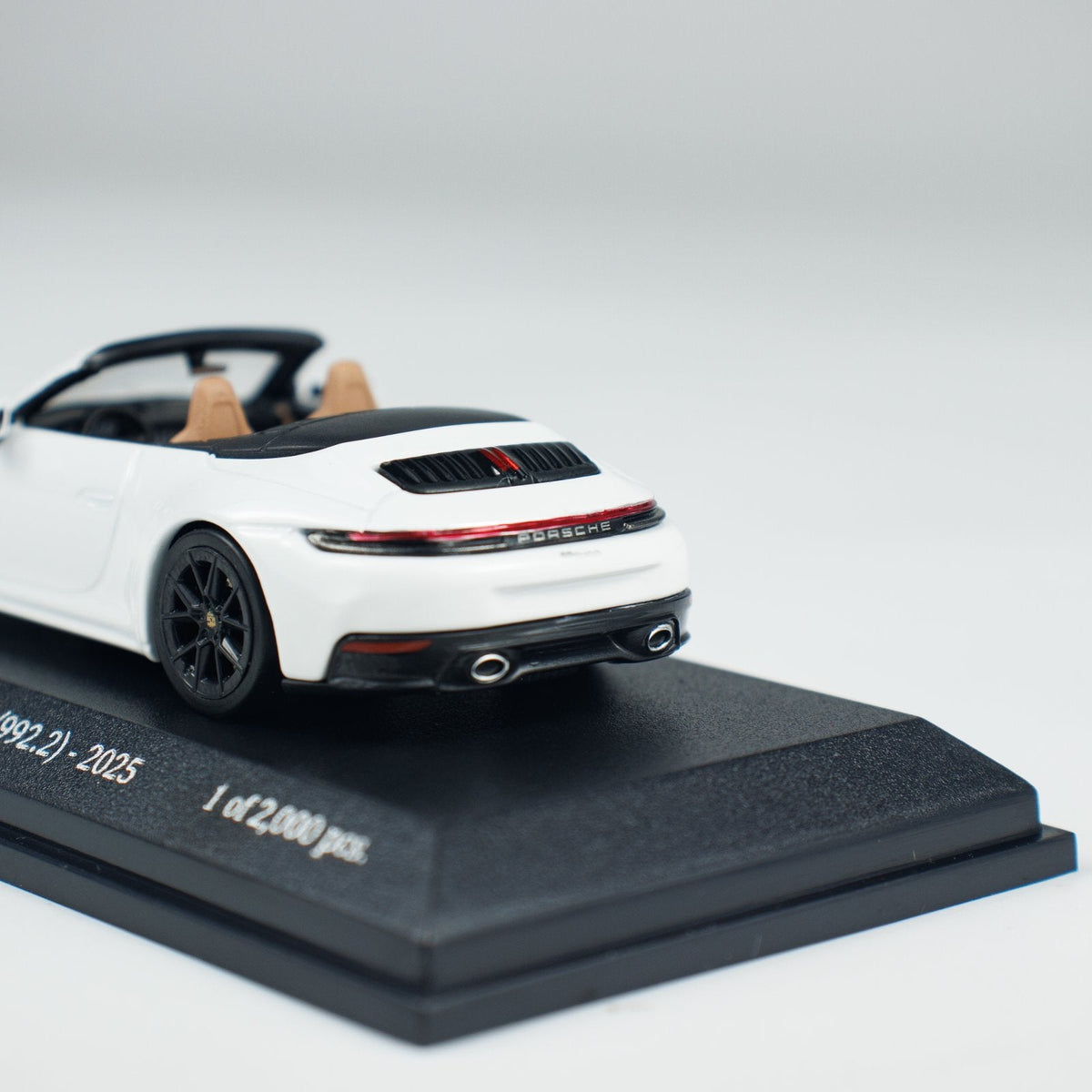 Minichamps 1:64 PORSCHE 911 (992.2) CARRERA CABRIOLET CLDC 643064036