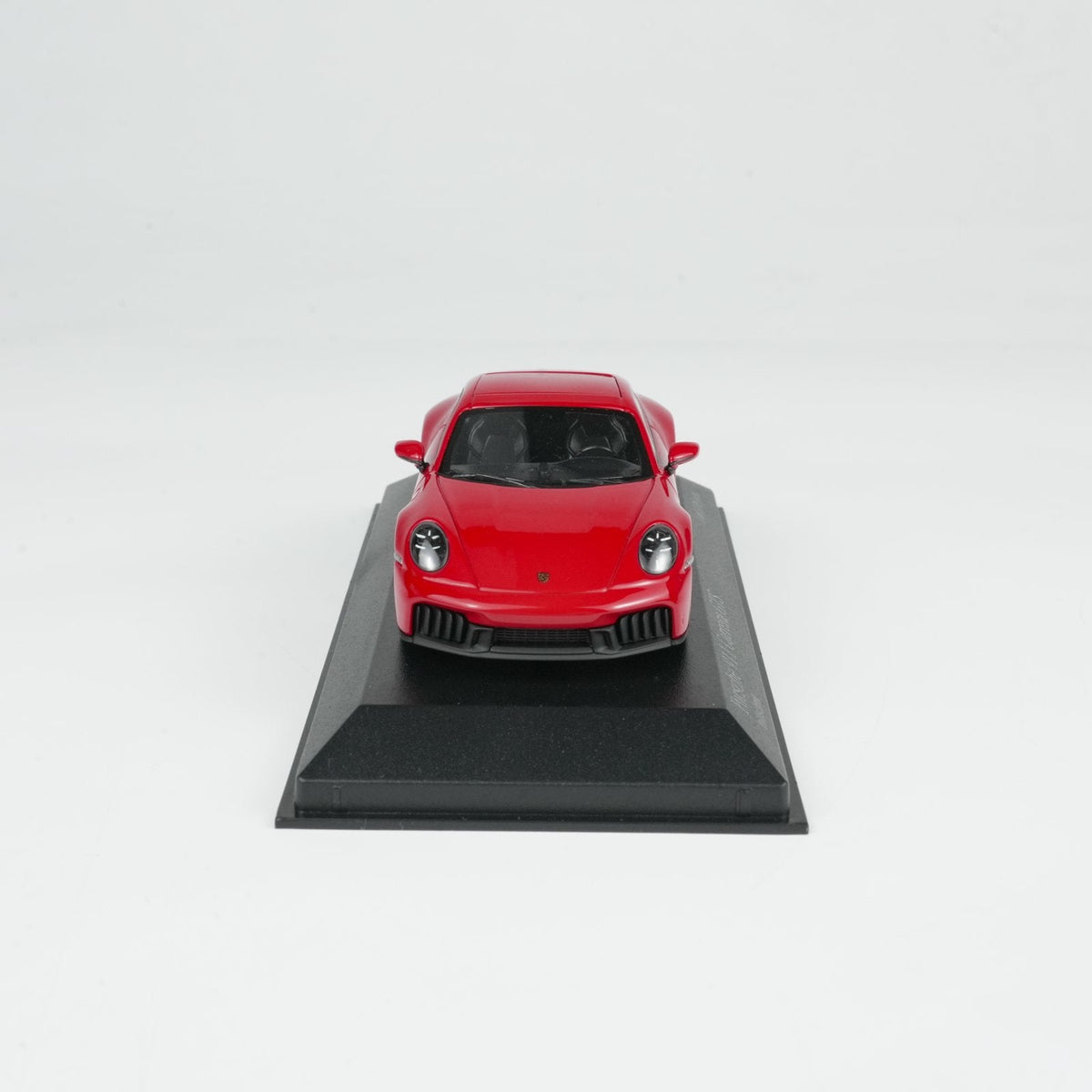 MINICHAMPS 1:43 PORSCHE 911 (992.2) CARRERA GTS 2024- RED 410064120