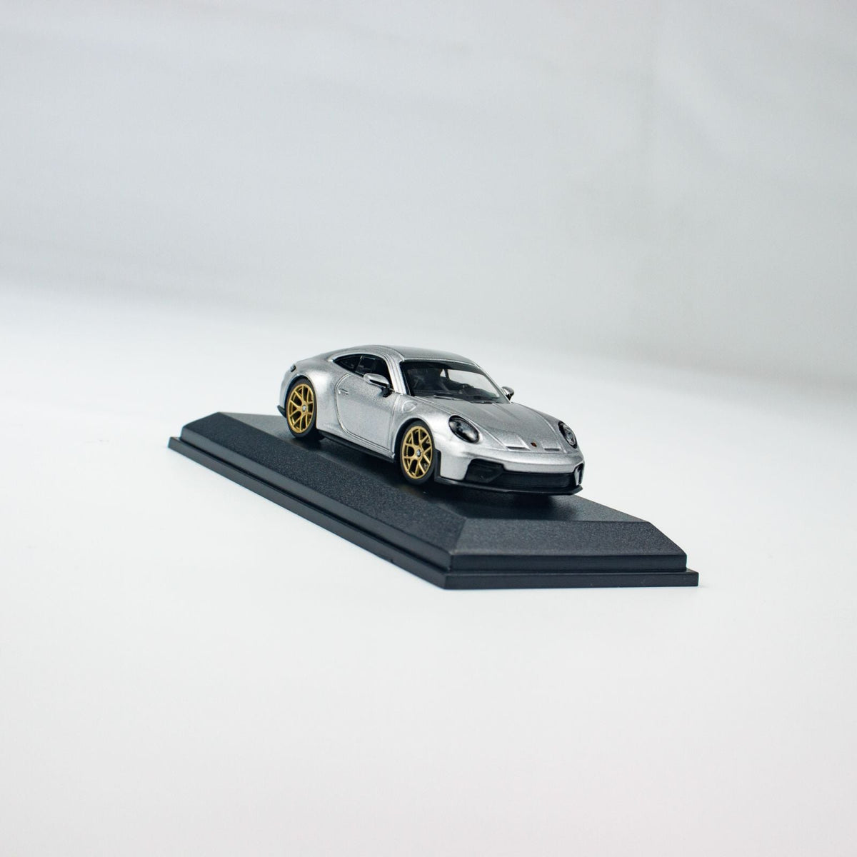 Minichamps 1:64 PORSCHE 911 (992.2) GT3 TOURING - 2025 - SILVER CLDC 643064235