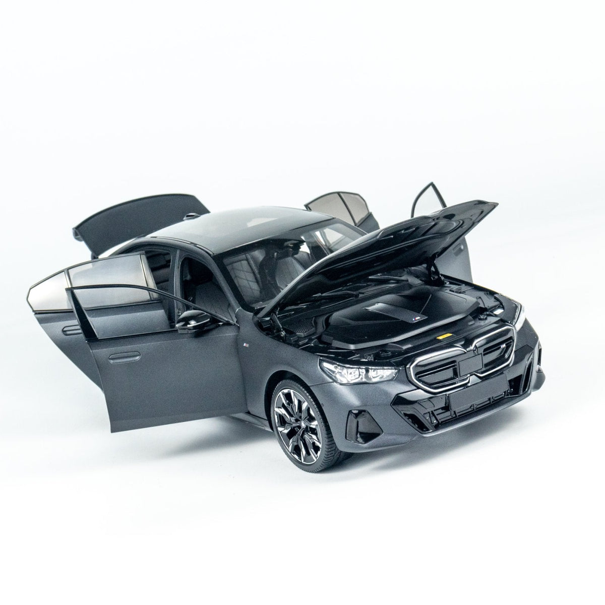 MINICHAMPS 1:18 BMW i5 - 2023 - Gray METALLIC 110023401