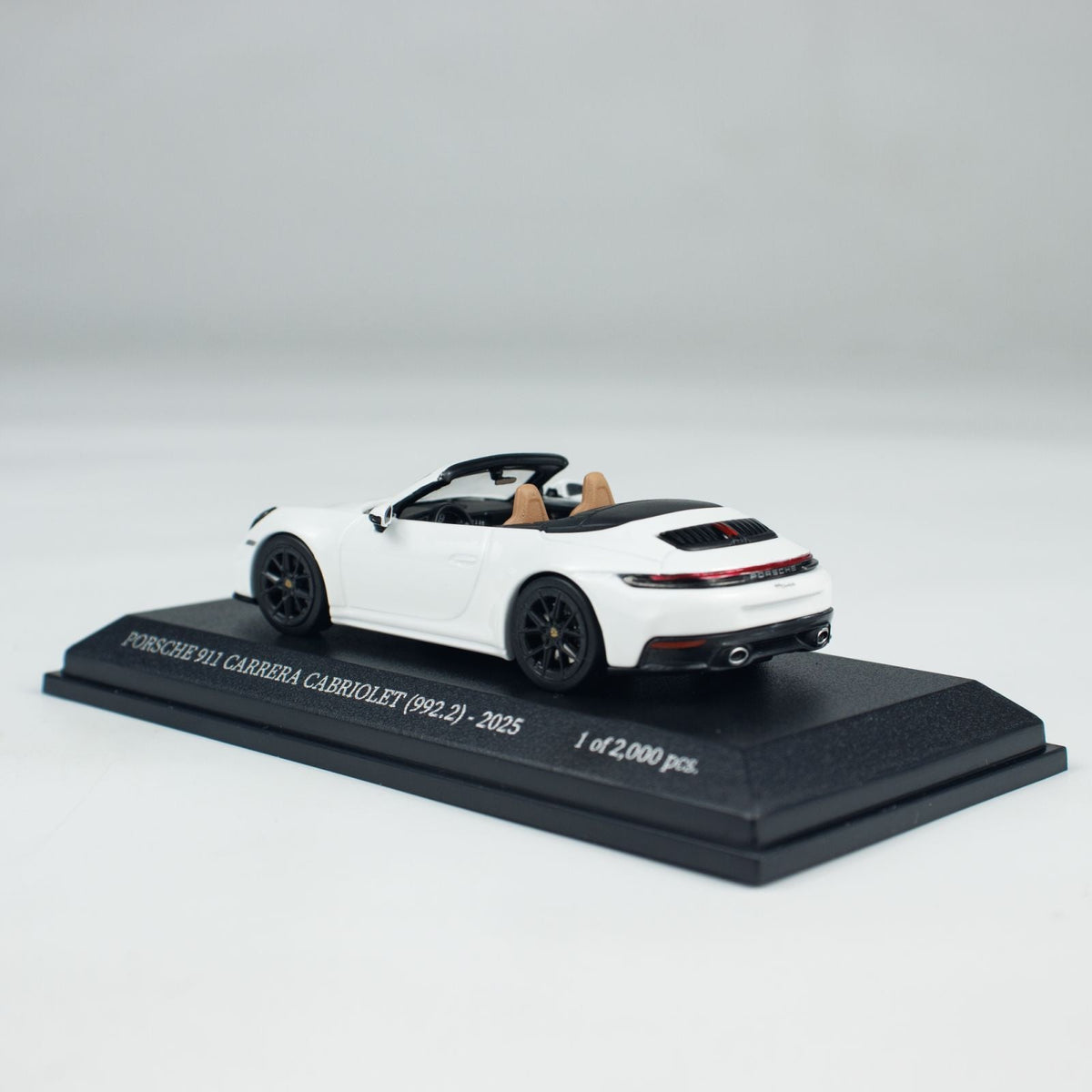 Minichamps 1:64 PORSCHE 911 (992.2) CARRERA CABRIOLET CLDC 643064036