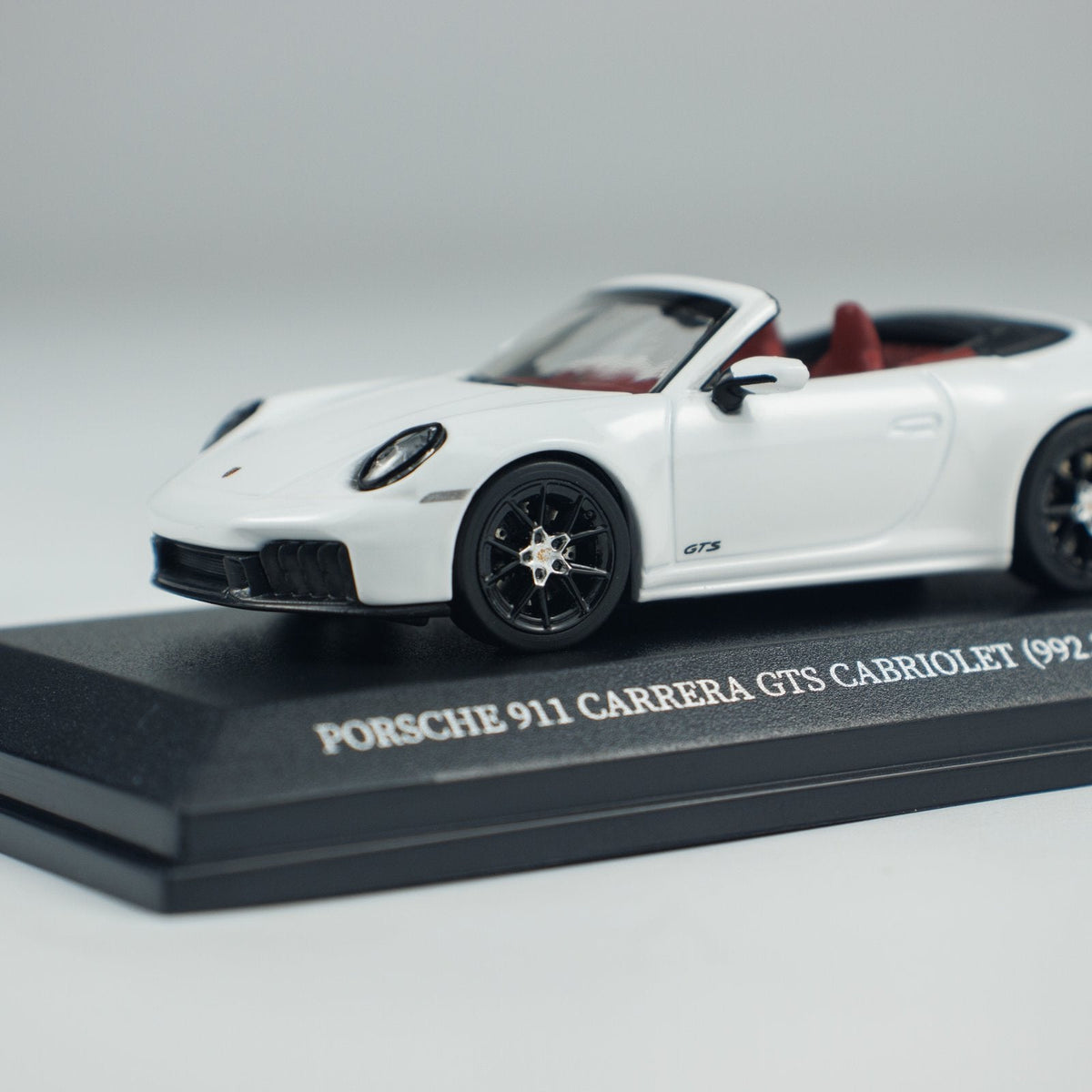Minichamps 1:64 PORSCHE 911 (992.2) CARRERA GTS CABRIOLET CLDC WHITE 643064135