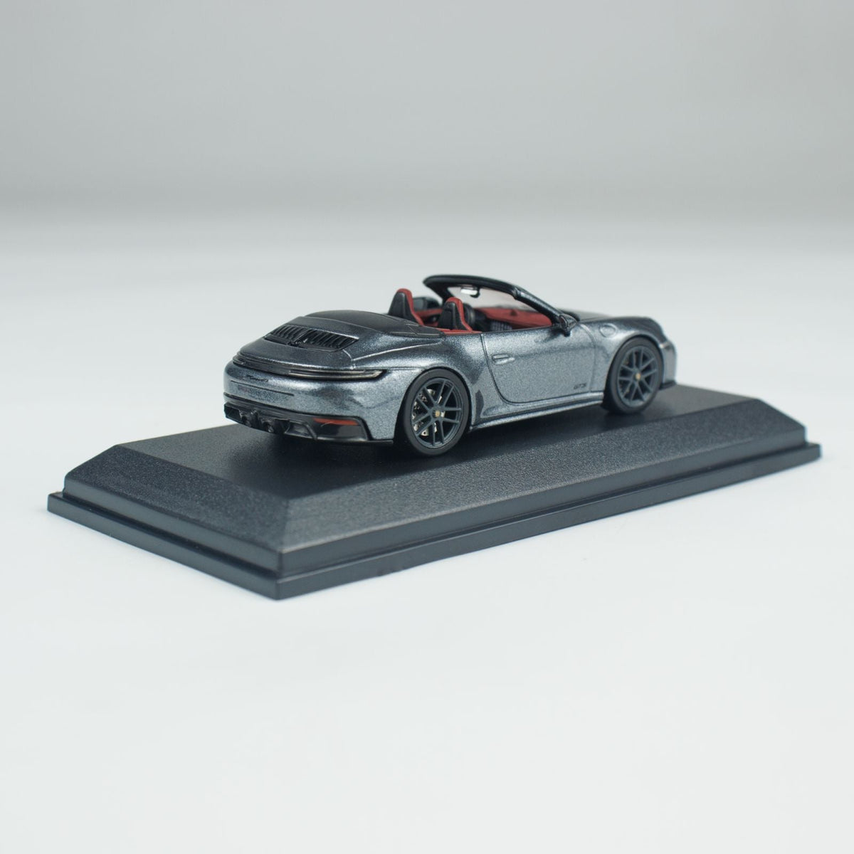 Minichamps 1:64 PORSCHE 911 (992.2) CARRERA GTS CABRIOLET CLDC 643064134