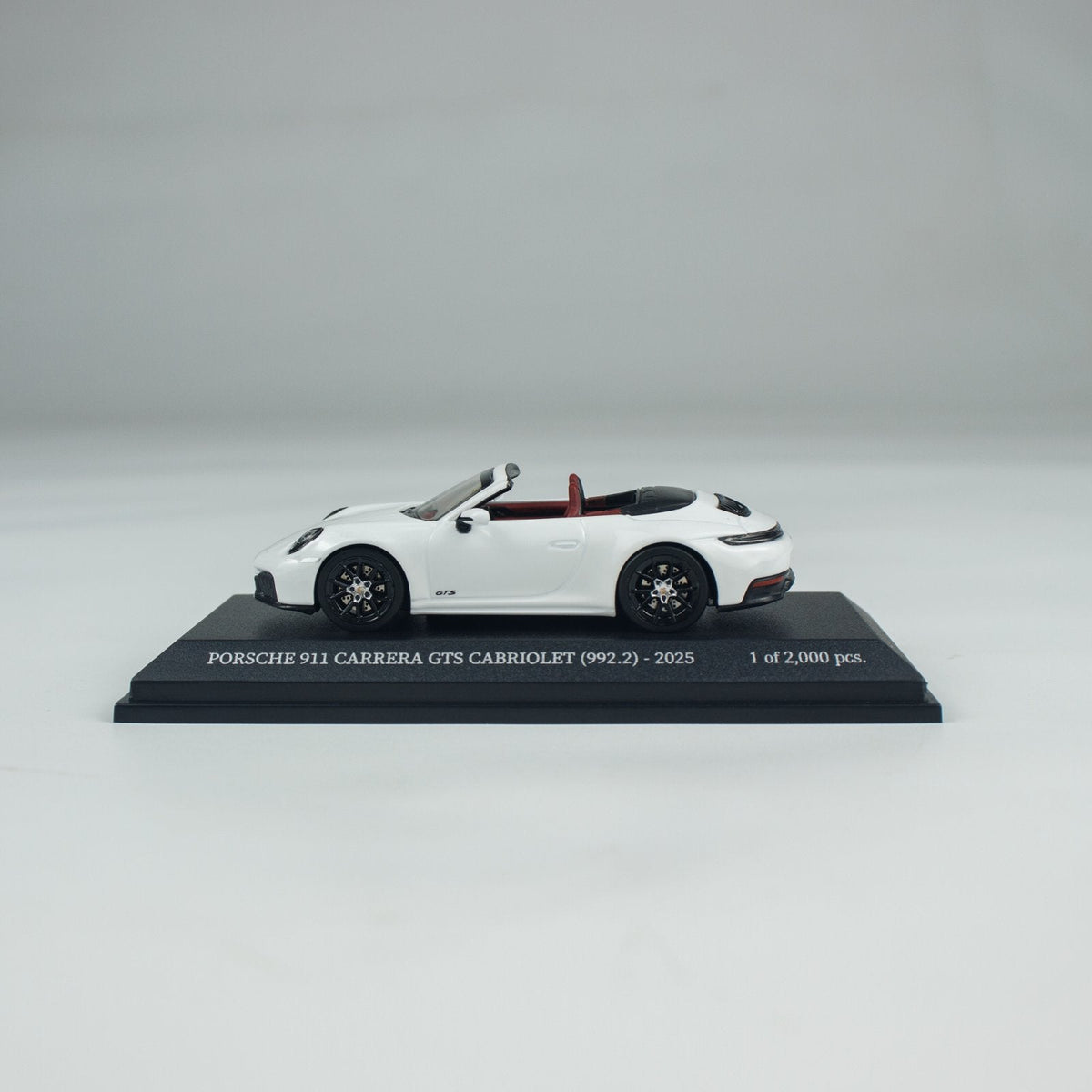 Minichamps 1:64 PORSCHE 911 (992.2) CARRERA GTS CABRIOLET CLDC WHITE 643064135