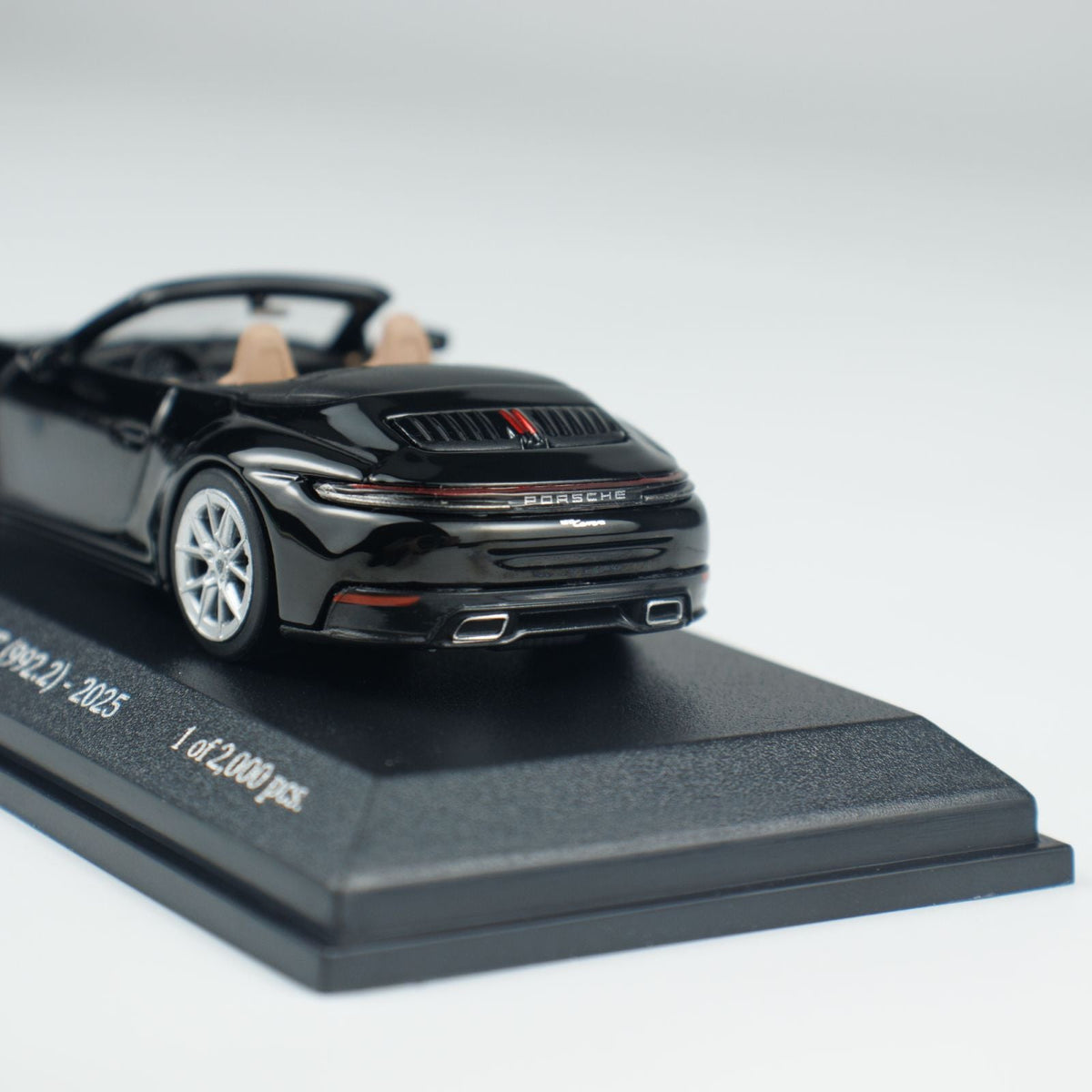 Minichamps 1:64 PORSCHE 911(992.2) CARRERA CABRIOLET  CLDC 643064035
