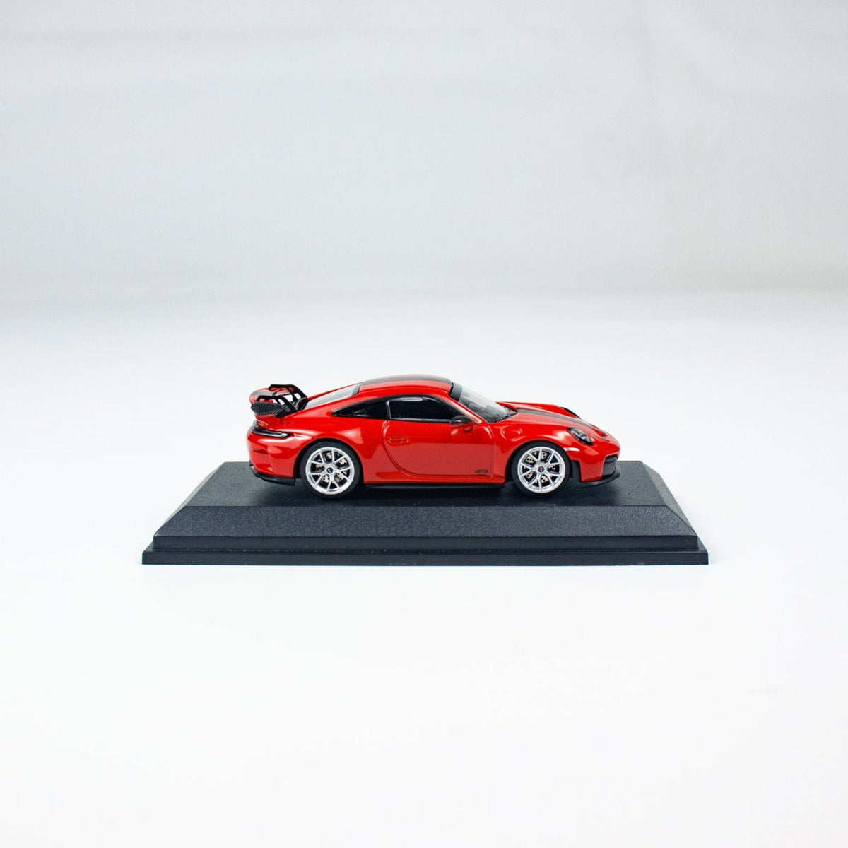 Minichamps 1:64 PORSCHE 911 (992.2) GT3 - 2025-RED CLDC 643064223