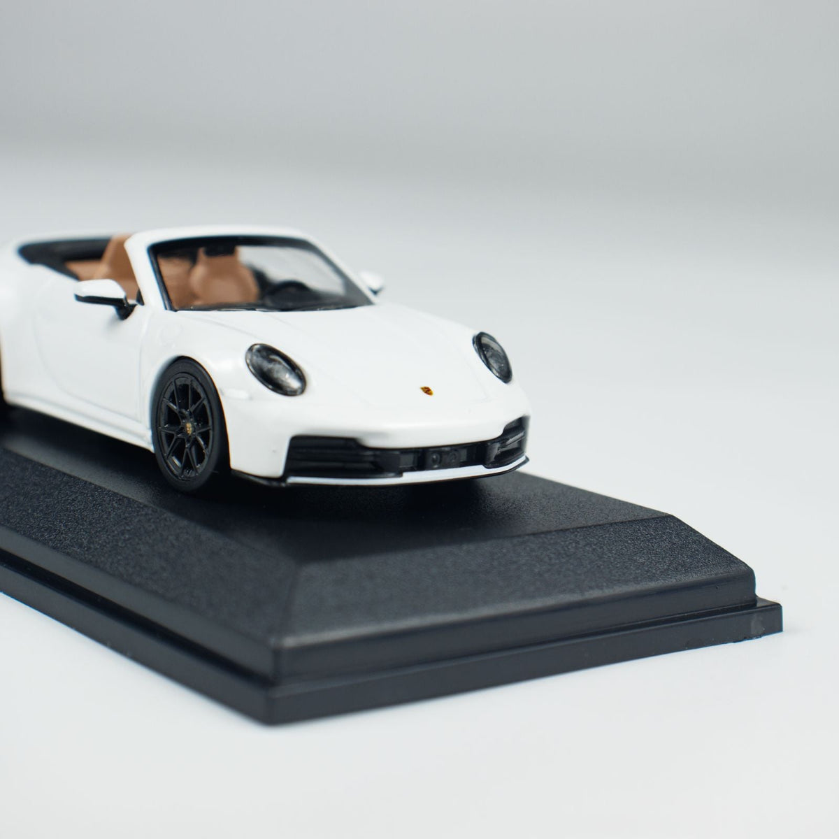 Minichamps 1:64 PORSCHE 911 (992.2) CARRERA CABRIOLET CLDC 643064036