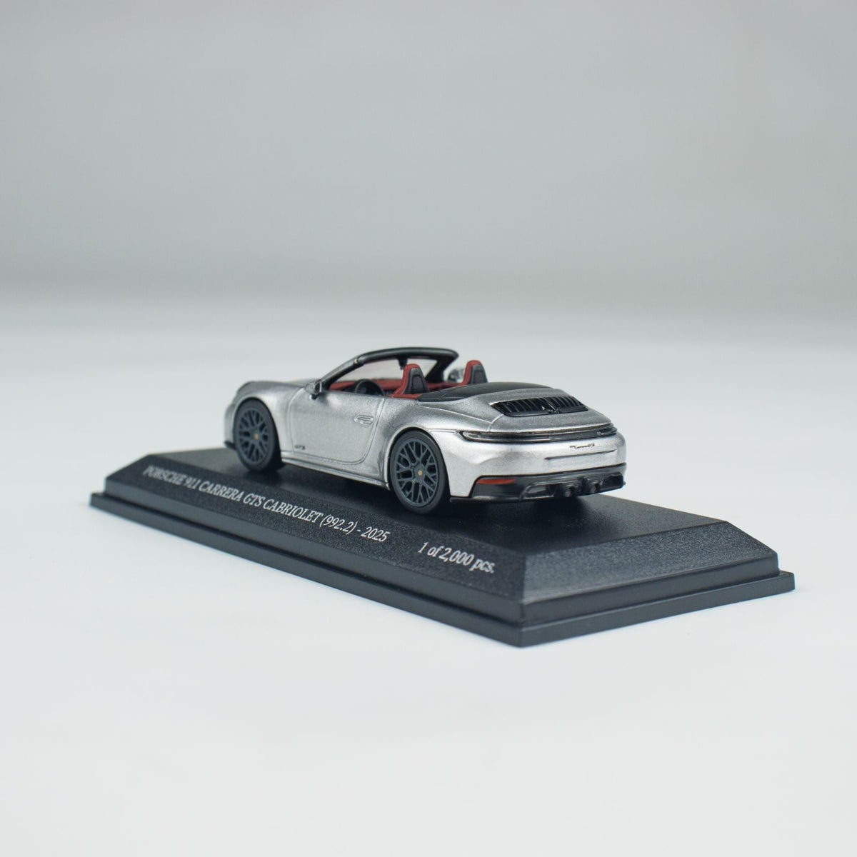 Minichamps 1:64 PORSCHE 911 (992.2) CARRERA GTS CABRIOLET CLDC 643064136