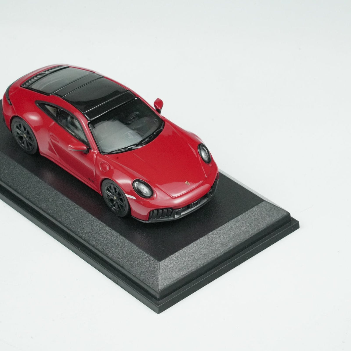 Minichamps 1:64 PORSCHE 911 (992.2) CARRERA GTS -2025- RED CLDC 643064123