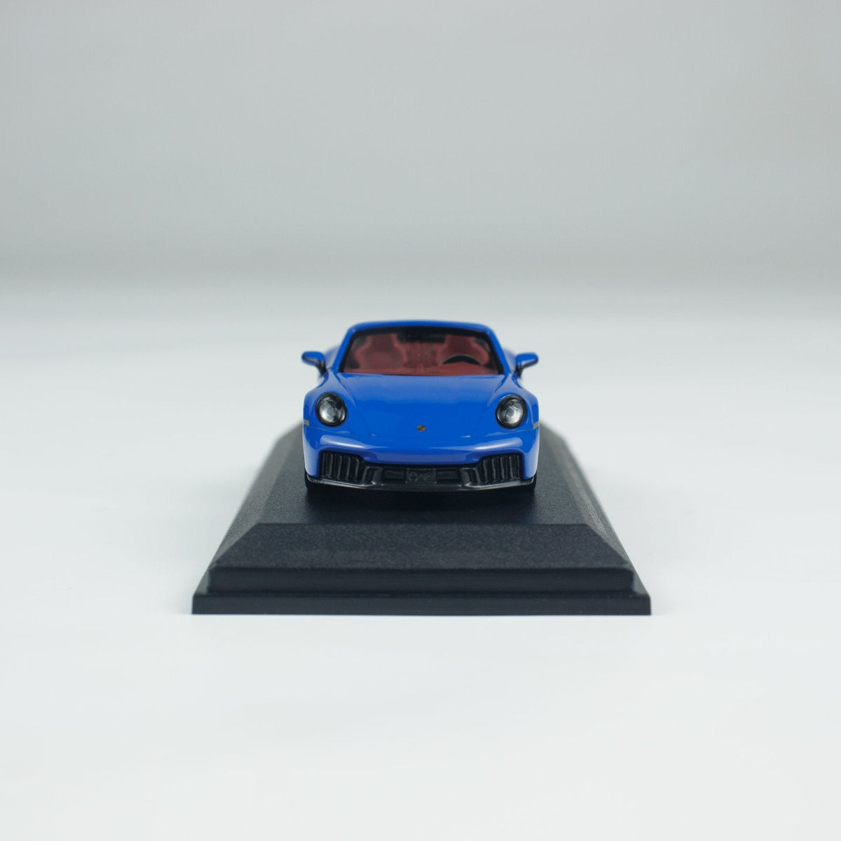 Minichamps 1:64 PORSCHE 911 (992.2) CARRERA GTS CABRIOLET CLDC 643064137