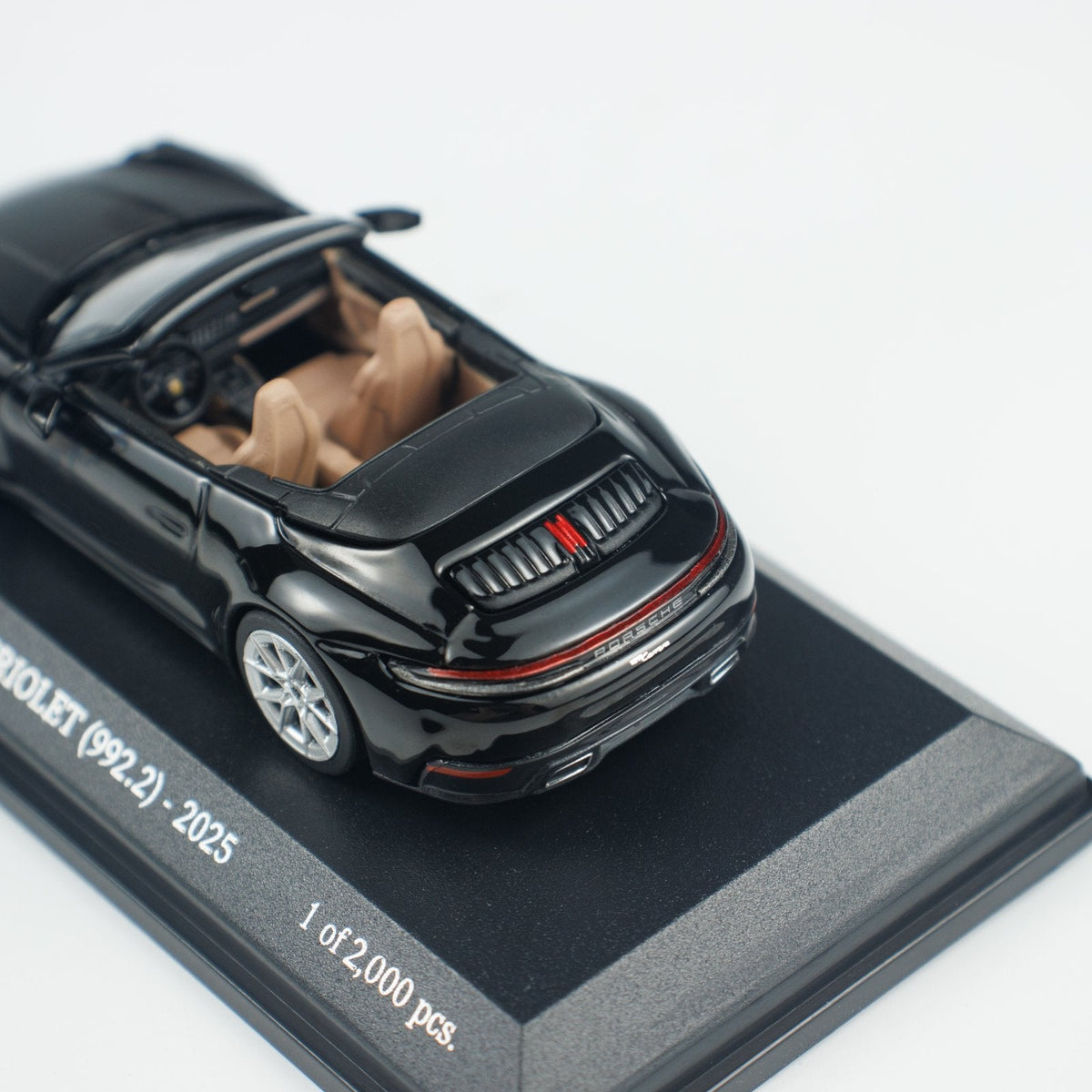 Minichamps 1:64 PORSCHE 911(992.2) CARRERA CABRIOLET  CLDC 643064035