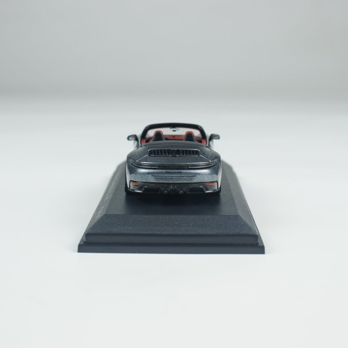 Minichamps 1:64 PORSCHE 911 (992.2) CARRERA GTS CABRIOLET CLDC 643064134
