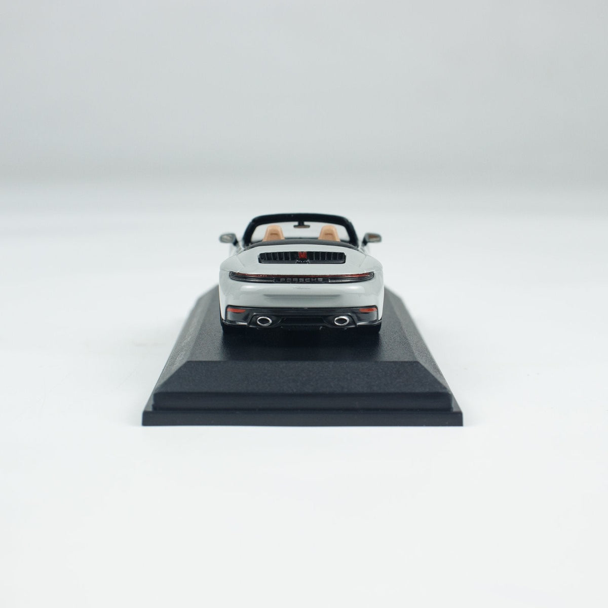 Minichamps 1:64 PORSCHE 911(992.2) CARRERA CABRIOLET CHALK CLDC 643064037