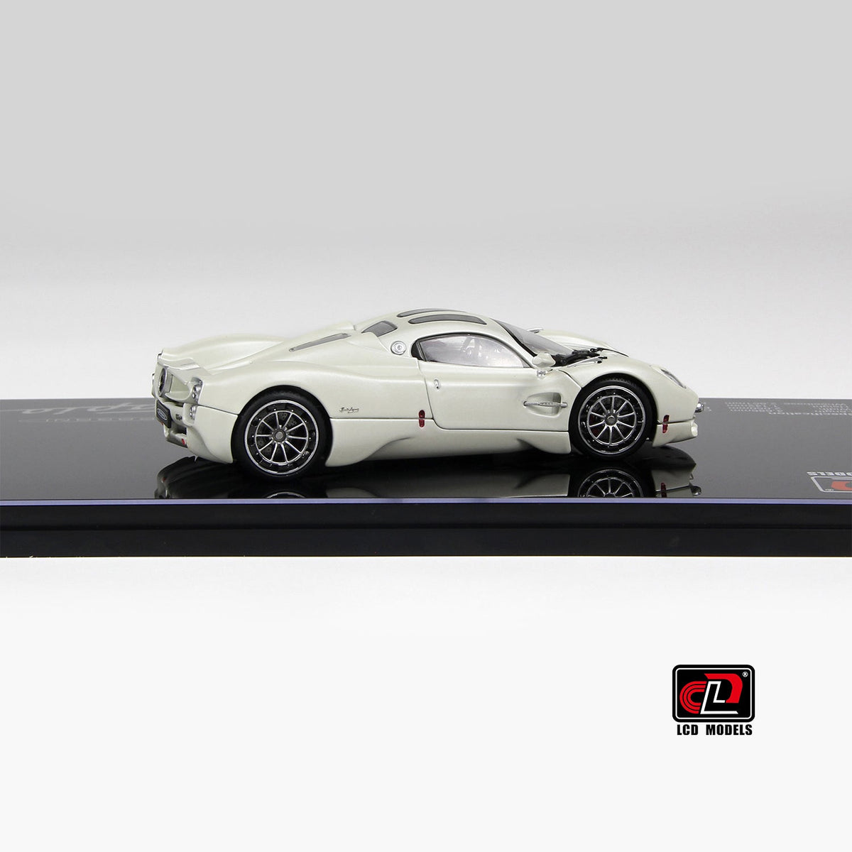 LCD 1:43 Pagani Utopia-White LCD43012-WH