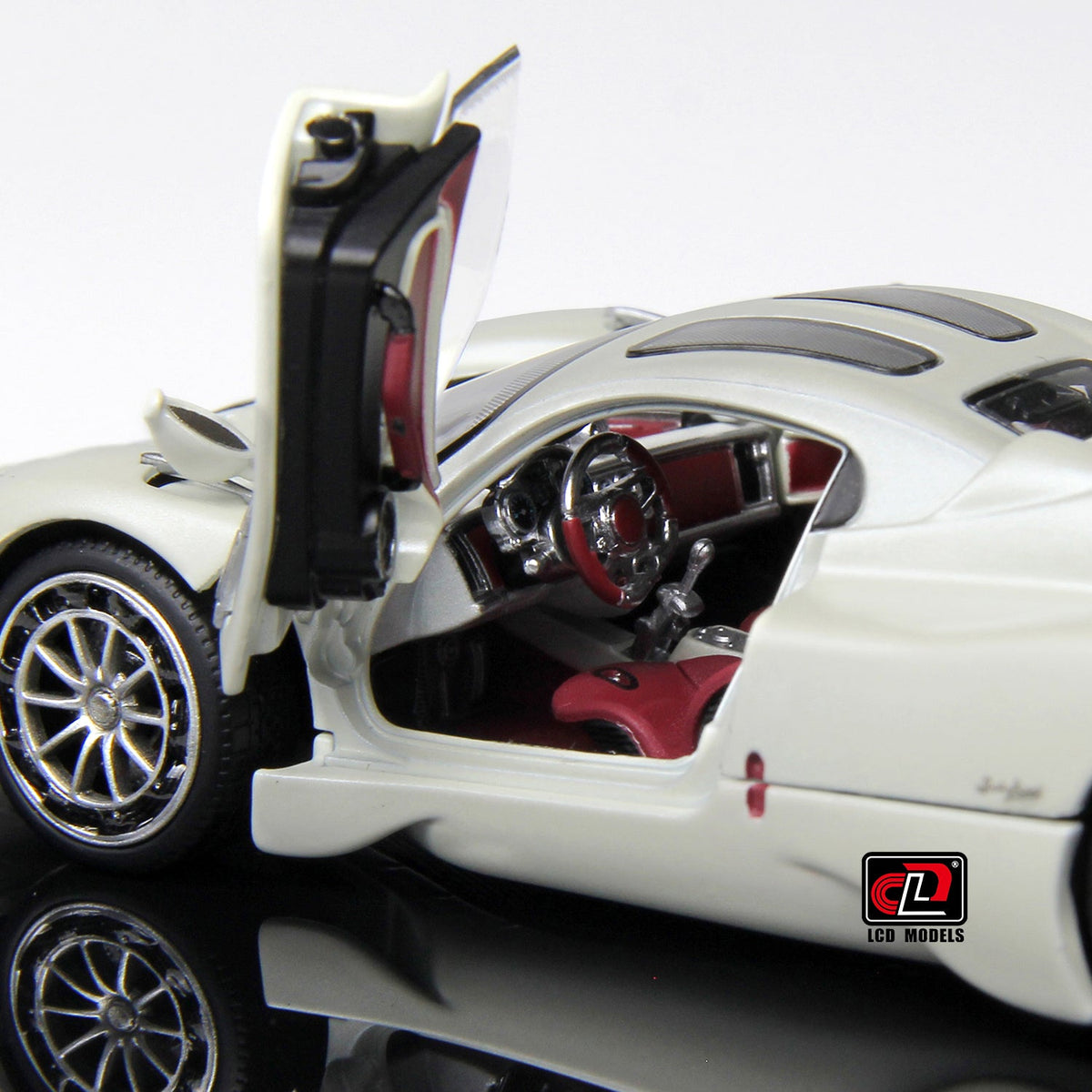 LCD 1:43 Pagani Utopia-White LCD43012-WH