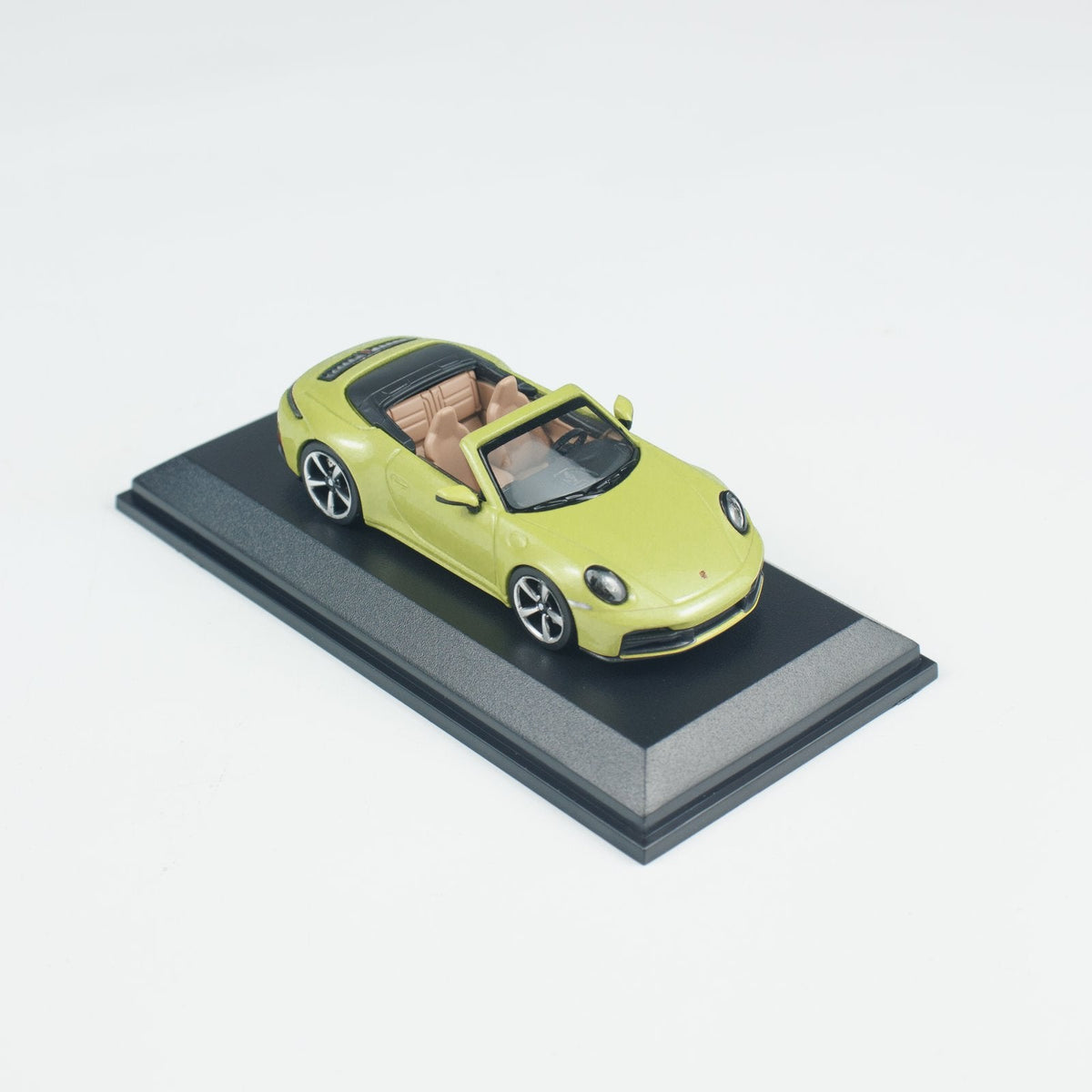 Minichamps 1:64 PORSCHE 911(992.2) CARRERA CABRIOLET YELLOW CLDC 643064034