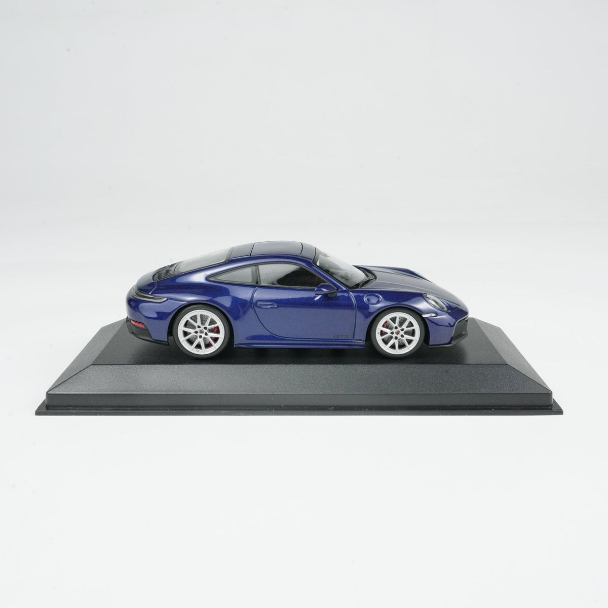 MINICHAMPS 1:43 PORSCHE 911 (992.2) CARRERA GTS 2024- BLUE METALLIC 410064121