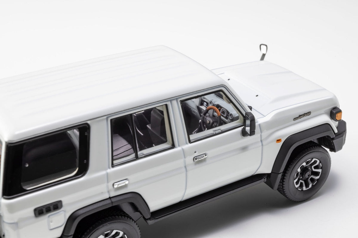 Kyosho 1:43 Toyota Land Cruiser 70 4(3 Colours) 03928BE/03928W/03928BK