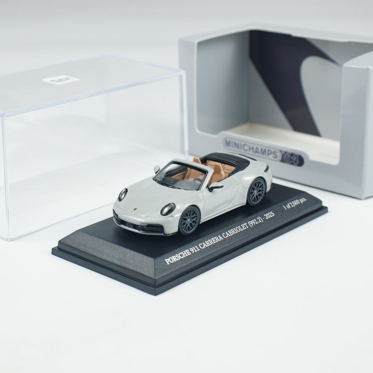 Minichamps 1:64 PORSCHE 911(992.2) CARRERA CABRIOLET CHALK CLDC 643064037