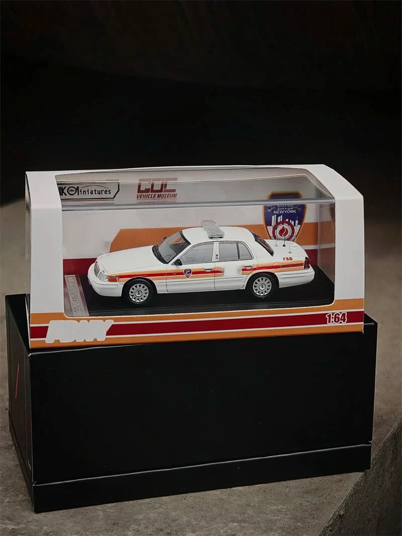 MK Miniatures 1:64 Victoria FDNY Police white
