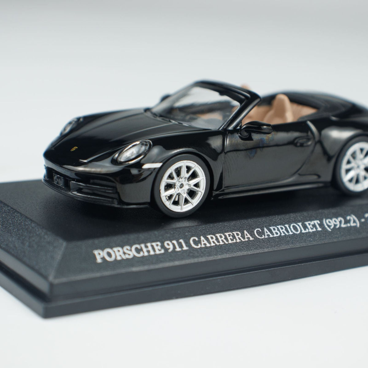 Minichamps 1:64 PORSCHE 911(992.2) CARRERA CABRIOLET  CLDC 643064035