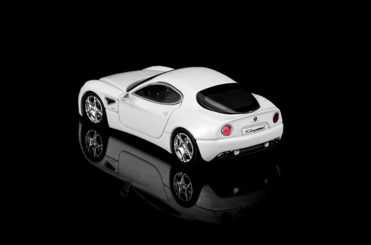 [Preorder] MOTORHELIX 1:64 Alfa Romeo 8C Competizione 2008 (2 Colours) M69052/M69054