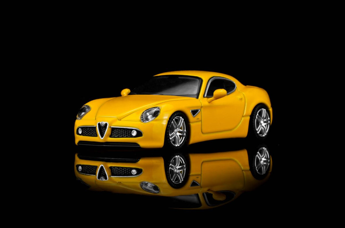 [Preorder] MOTORHELIX 1:64 Alfa Romeo 8C Competizione 2008 (2 Colours) M69052/M69054