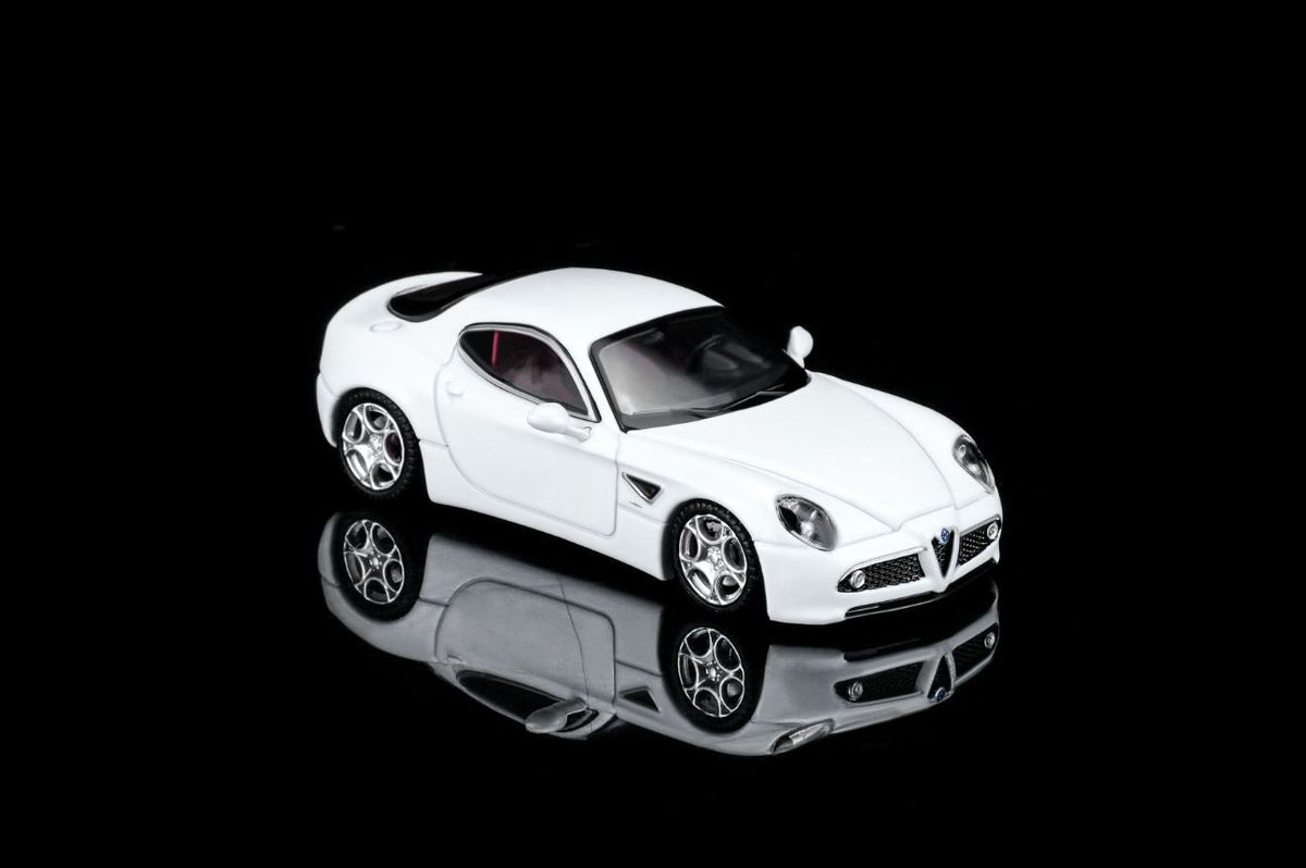 [Preorder] MOTORHELIX 1:64 Alfa Romeo 8C Competizione 2008 (2 Colours) M69052/M69054