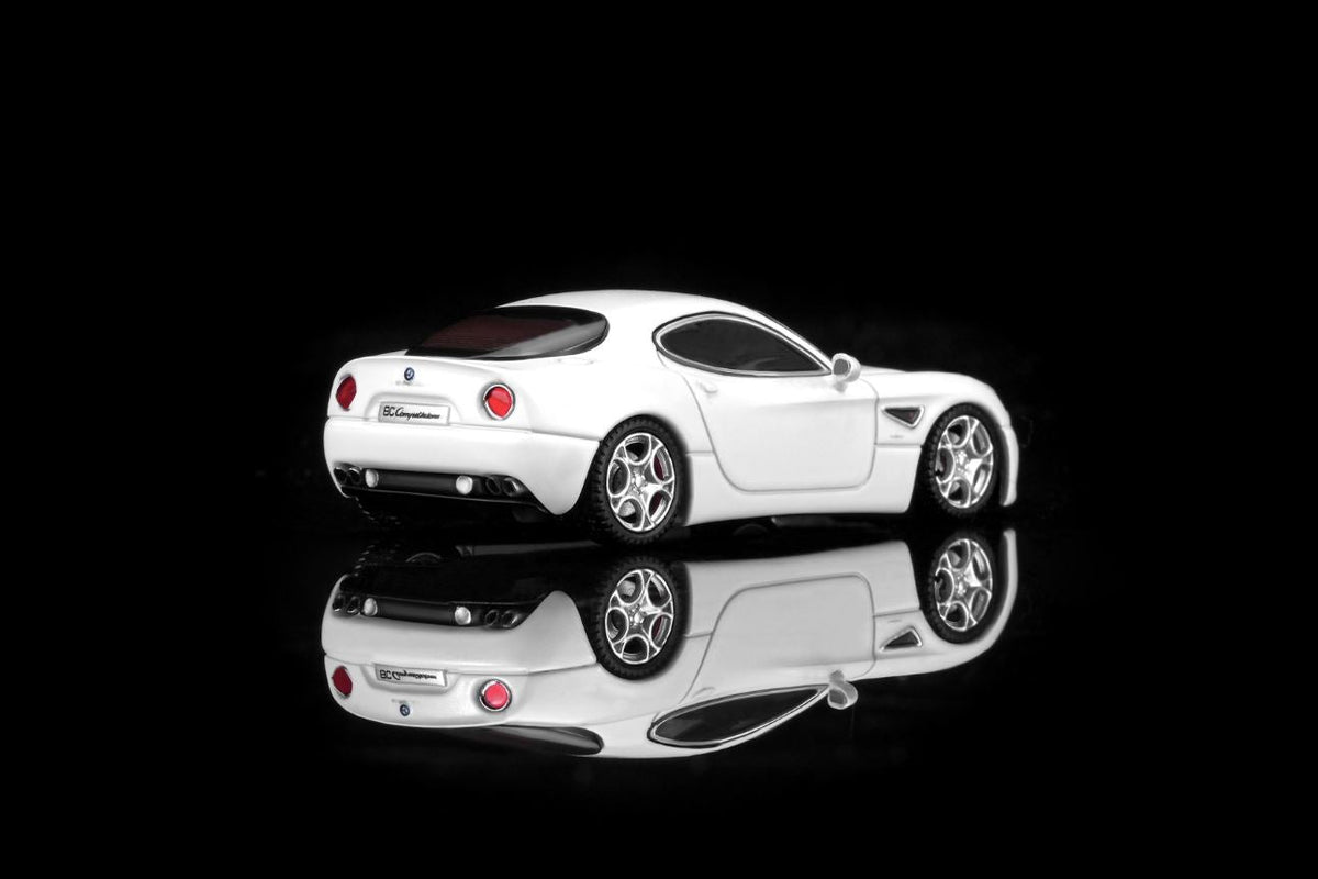 [Preorder] MOTORHELIX 1:64 Alfa Romeo 8C Competizione 2008 (2 Colours) M69052/M69054