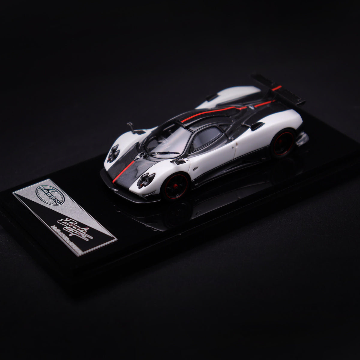 [Preorder] Sakura Model 1:64 Pagani Zonda Cinque RHD Black & White with Black interior