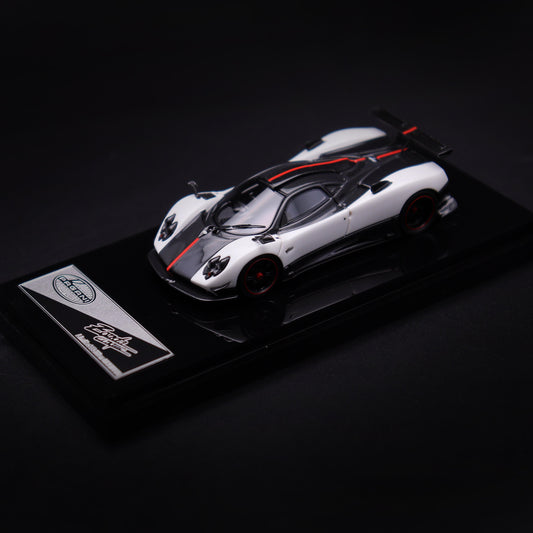 [Preorder] Sakura Model 1:64 Pagani Zonda Cinque RHD Black & White with Black interior